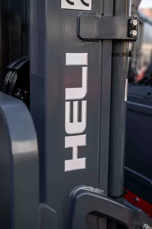 Empilhadeira a Combustão Contrabalançada Heli